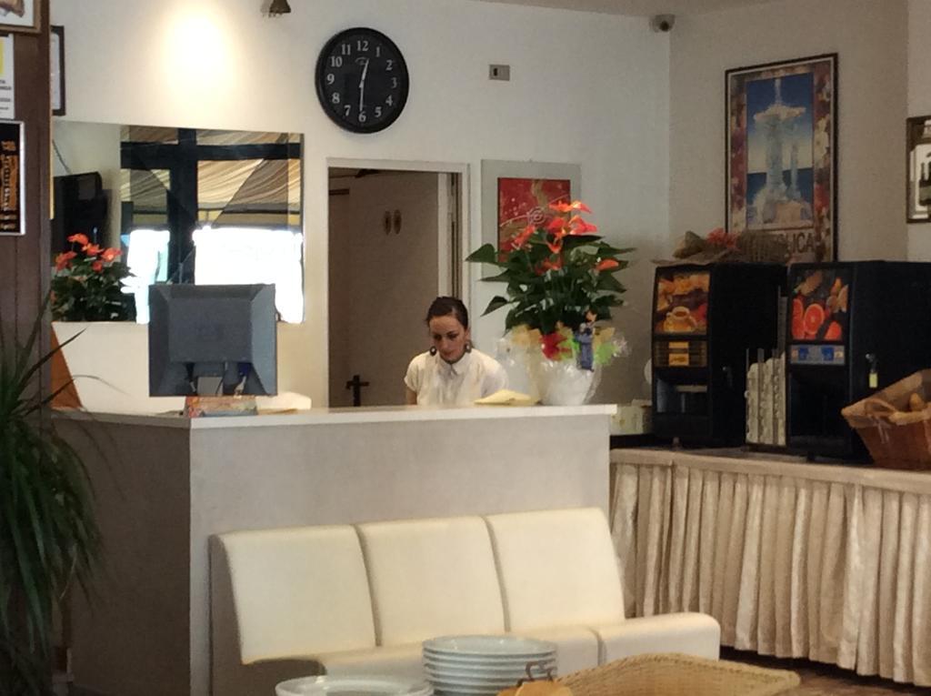 Hotel Granada Каттолика Экстерьер фото
