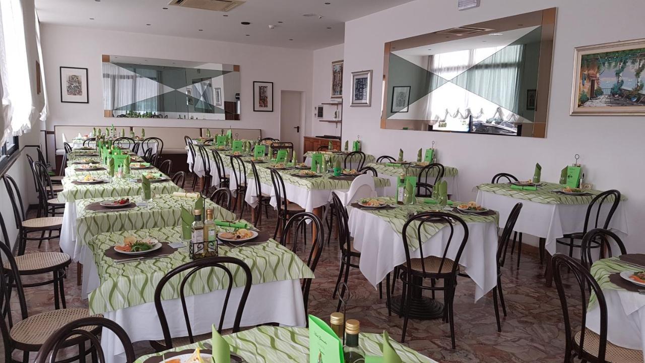 Hotel Granada Каттолика Экстерьер фото