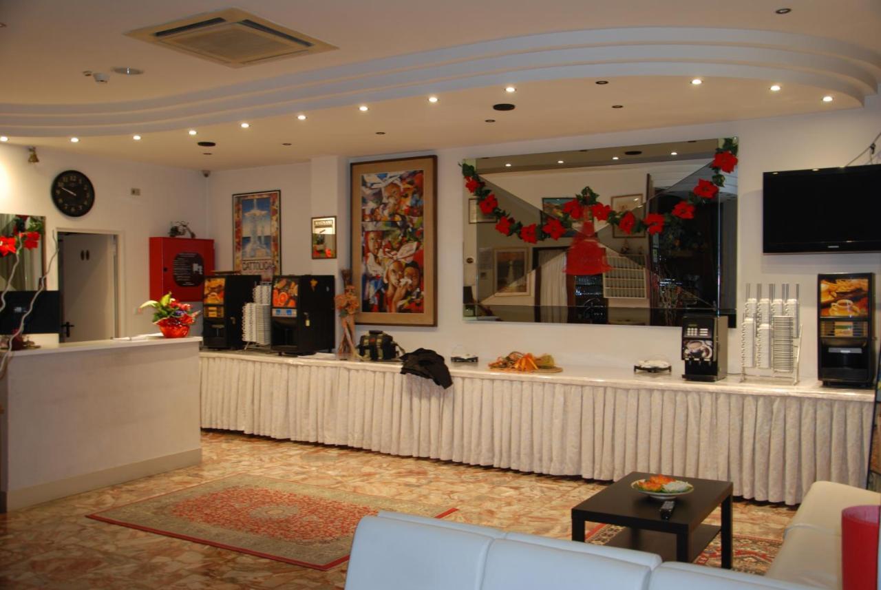 Hotel Granada Каттолика Экстерьер фото